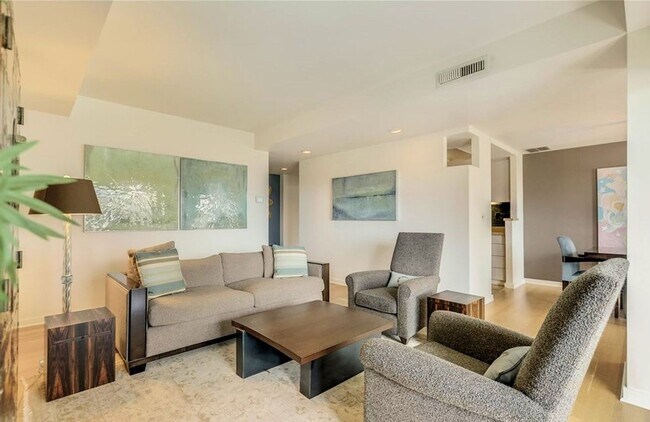 Foto del edificio - Spacious condo at the iconic Watermark Towers