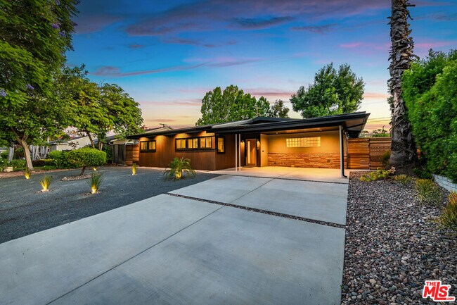 Foto del edificio - 13542 Valleyheart Dr N