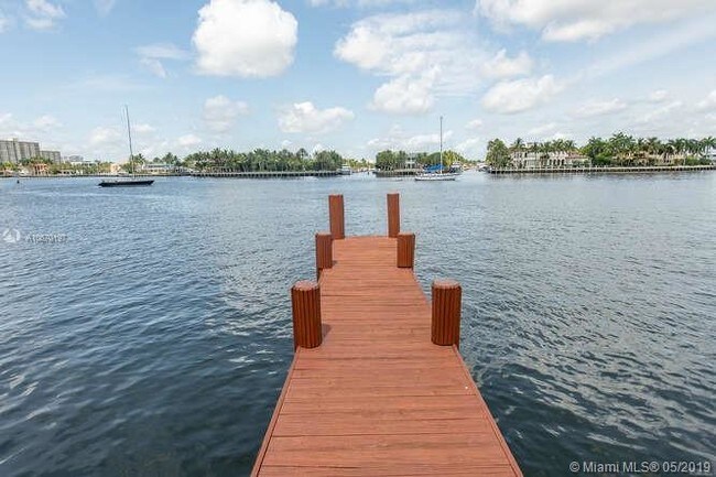 Foto del edificio - 215 N Birch Rd