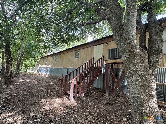 Foto del edificio - 311 Meadow Lake Dr