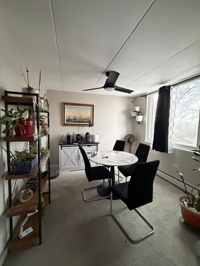 Foto del edificio - 225 S Rohlwing Rd