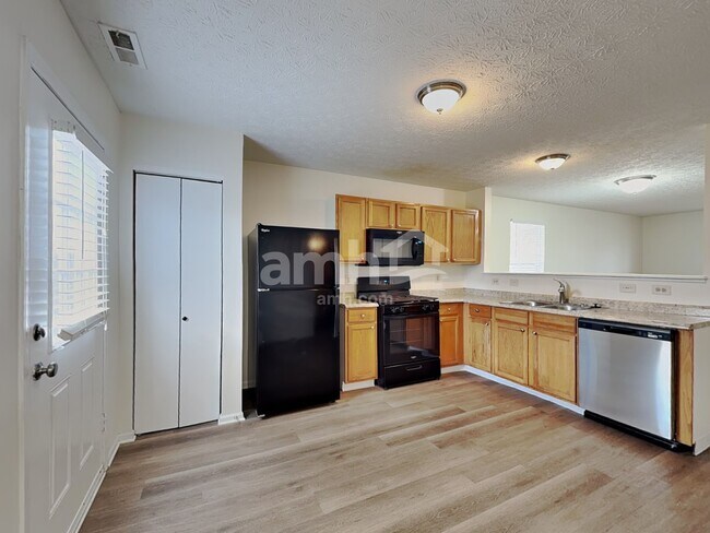 Building Photo - 7504 Hemrich Dr