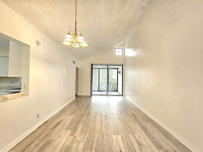 Foto del edificio - 213 Lake Pointe Dr