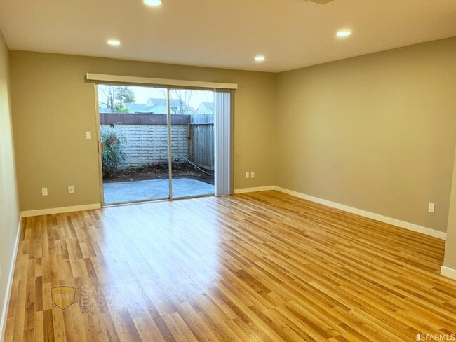Building Photo - 1502 Parkwood Pl