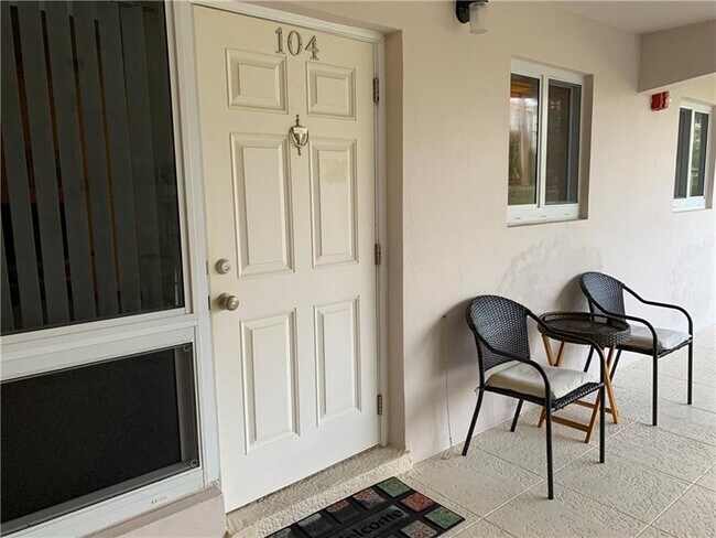 Foto del edificio - 3205 SE 7th St