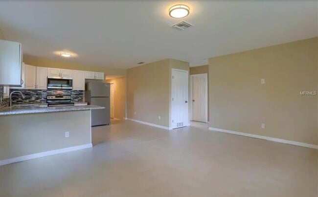 Building Photo - Home For Rent in St Petersburg!