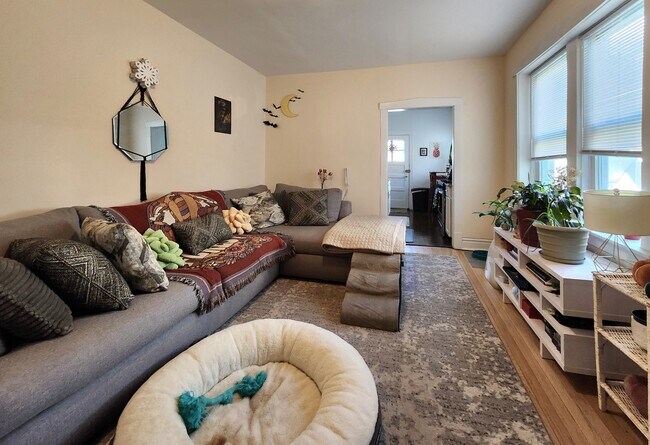 Foto del edificio - 4422 N St Louis Ave