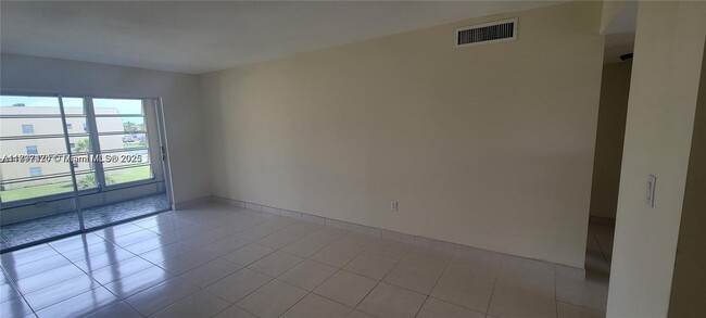 Building Photo - 8285 Sunrise Lakes Blvd