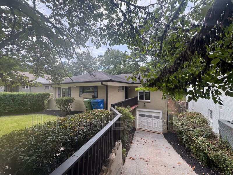 Foto principal - 466 Clifton Rd NE