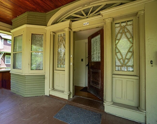 Building Photo - Available 6/1/26 Great Value Hardwood Floo...