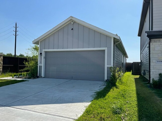 Building Photo - 6414 Lakeview Haven Dr
