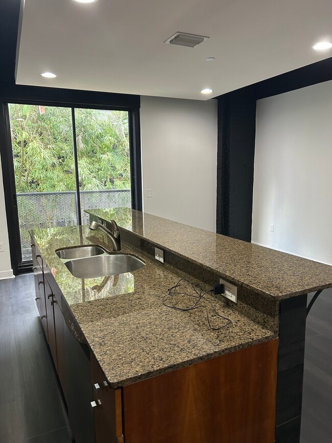 Building Photo - 62 W Colonial Dr