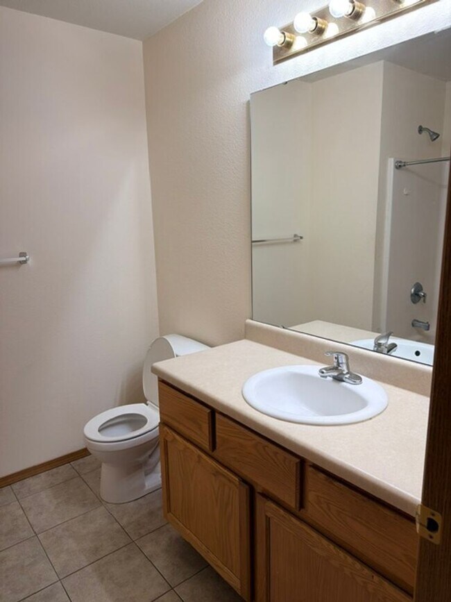 Foto del edificio - All brick 3 bed 2 bath in SE Springfield