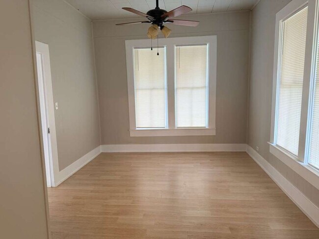 Building Photo - 150 Pecan St