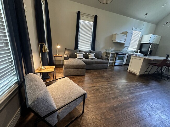 Foto del edificio - 2 bedroom HOUSE on the edge of Baylor's ca...