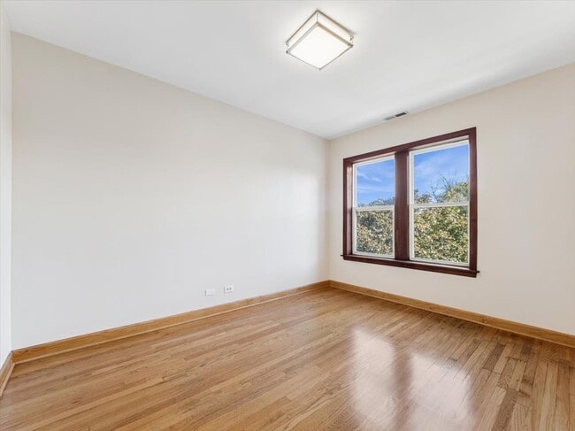 Foto del edificio - 4720 N Springfield Ave