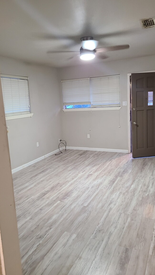 Livong room - 2522 Lafayette St