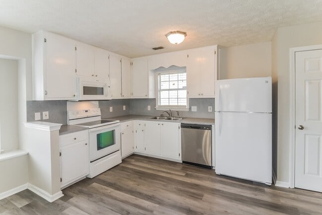 Building Photo - 172 Laurel Hill Dr