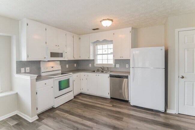 Foto del edificio - 172 Laurel Hill Dr