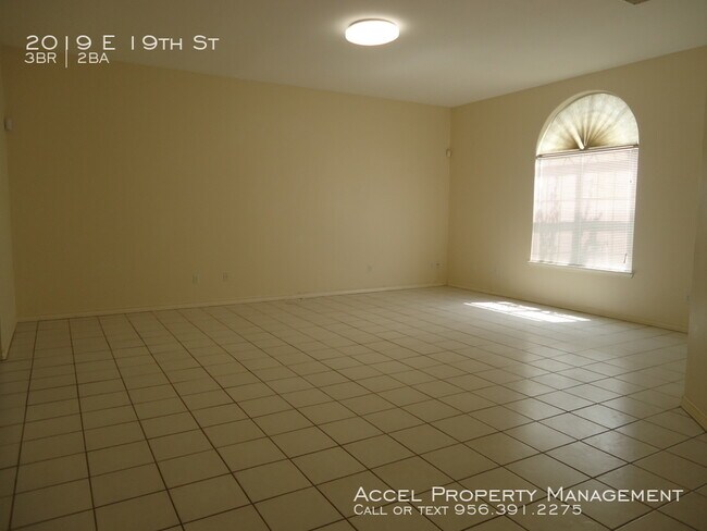 Building Photo - 2019 E 19th St