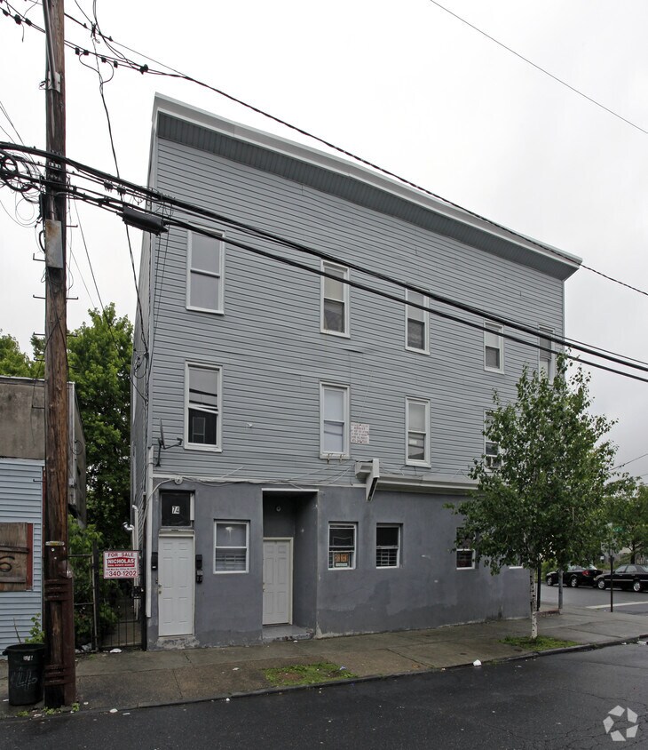 Foto del edificio - 72-74 N Main St