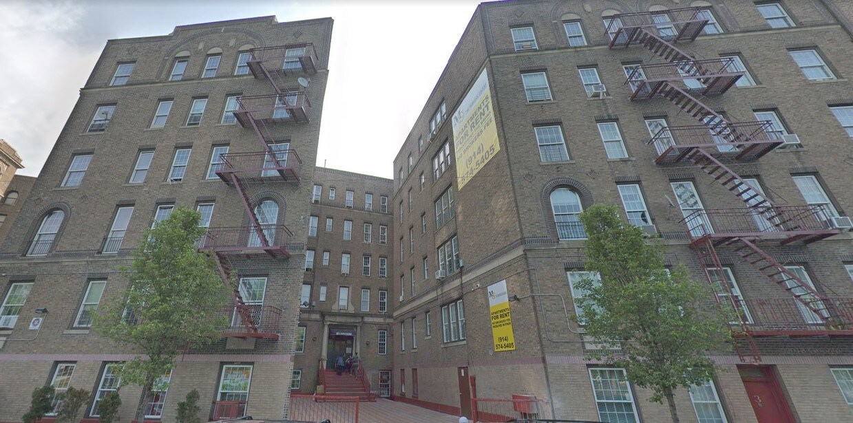 Primary Photo - 323 E Mosholu Pky