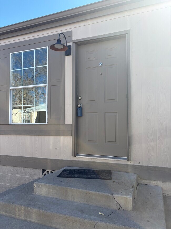 Foto del edificio - 4321 N Mobile Cir E