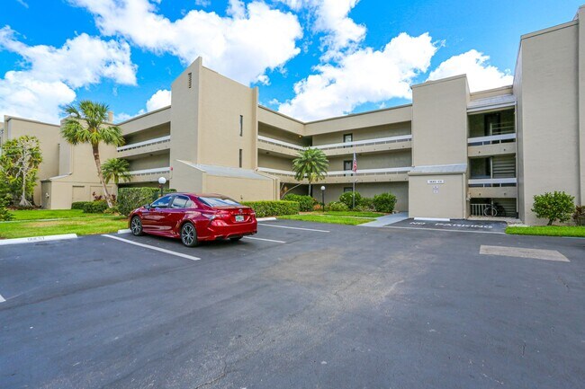 Building Photo - LOVELY LAKEWOOD CONDO - 3 MILES TO 5TH AVE...