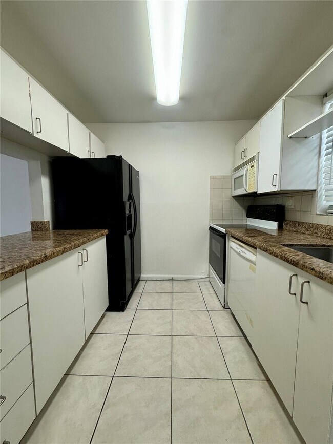 Building Photo - 6507 Winfield Blvd