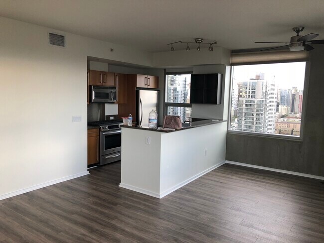 Kitchen - 321 10th Ave