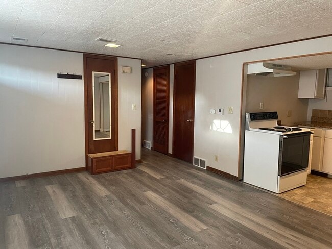 Building Photo - Located in Downtown Parkville