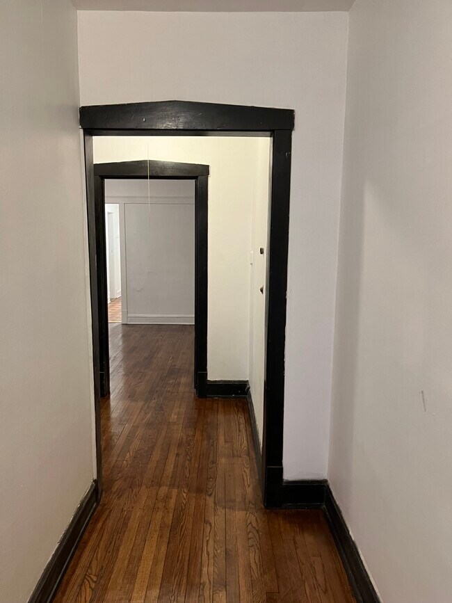 Building Photo - 4509 W Maypole Ave