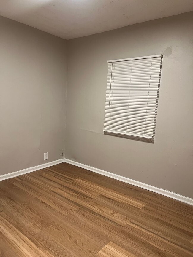 Foto del edificio - 1468 W 32nd St