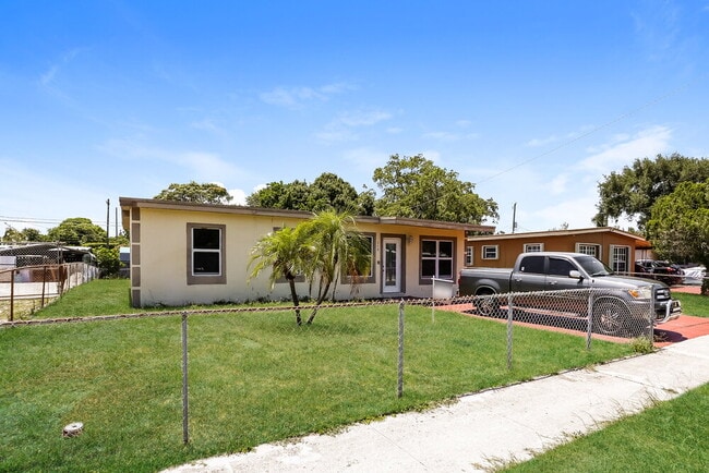 Building Photo - 259 NW 30th Ave