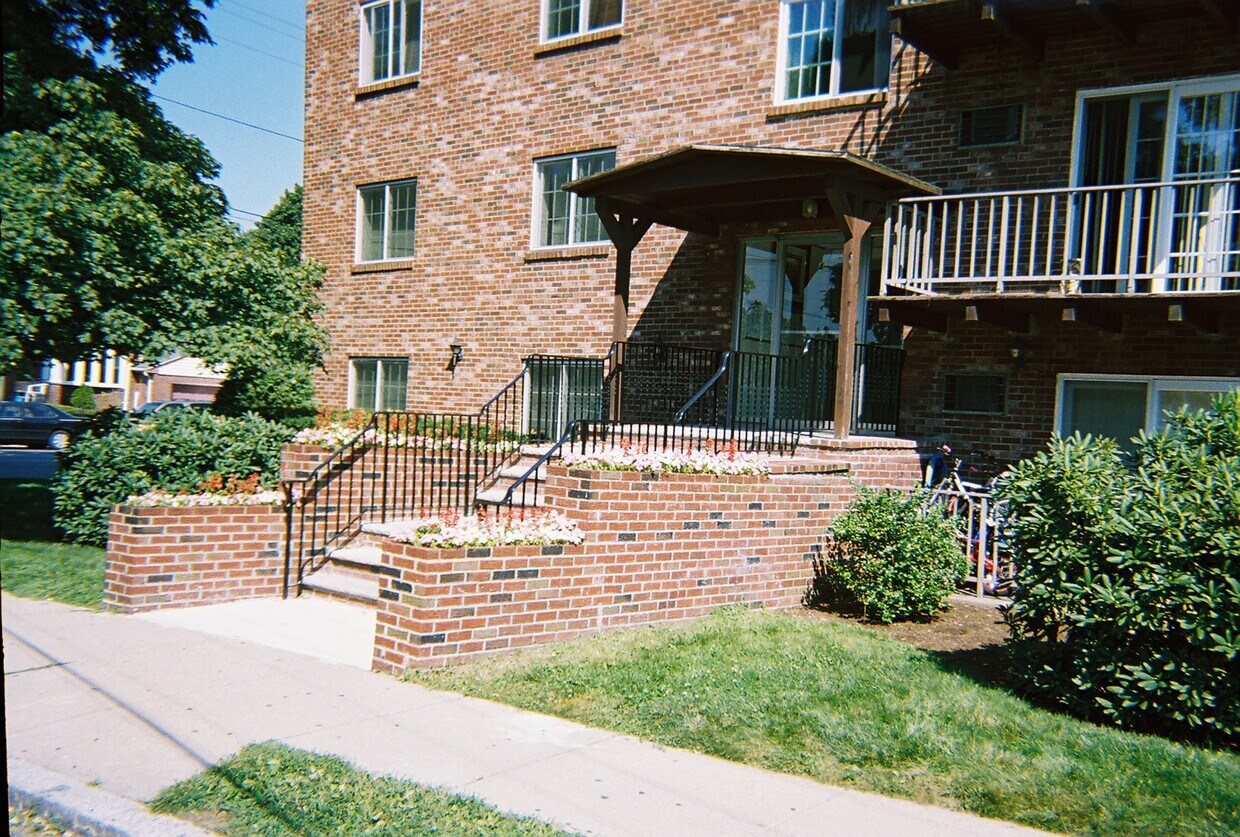 Primary Photo - 4 Church St