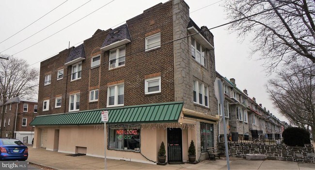 Building Photo - 3258 Wellington St