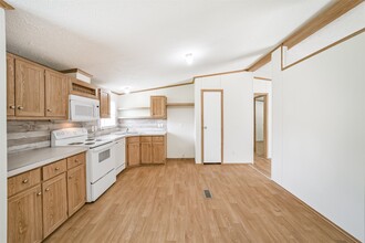 Building Photo - 33205 Wedgewood Dr