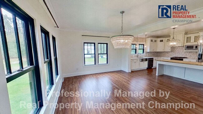 Foto del edificio - Stunning 4 BD/3 BA Fully Renovated Home on 6 Acres w/Pond