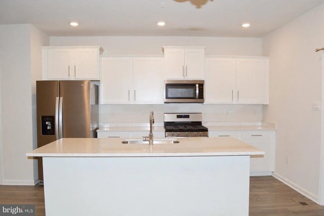 Building Photo - 420 Herringbone Wy