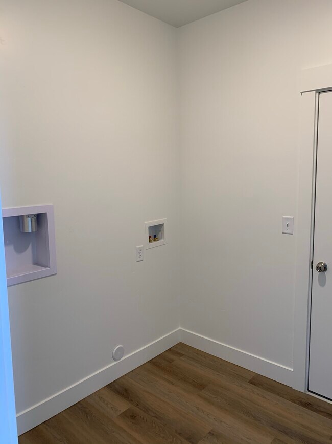 Building Photo - 460 W 15 S