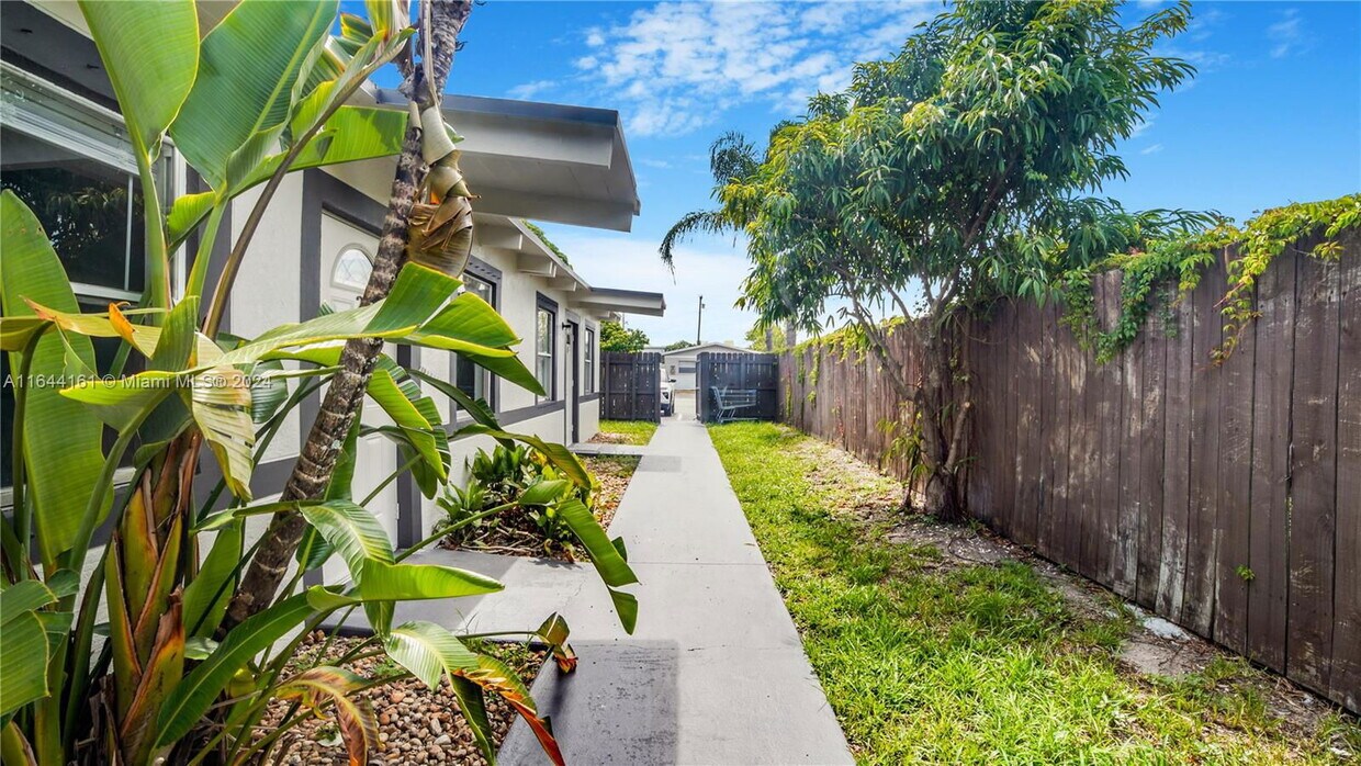 Foto principal - 720 NW 4th Ave