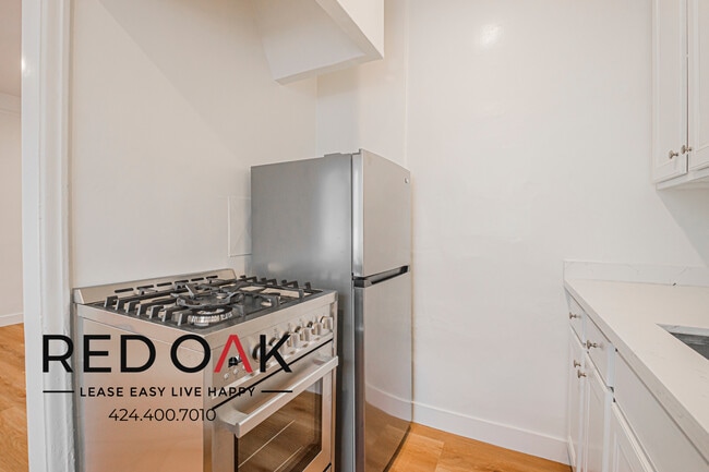 Foto del edificio - 1818 Whitley Ave