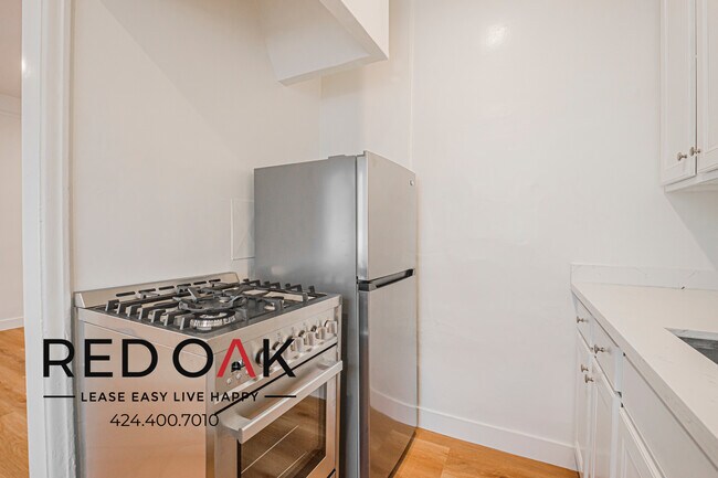 Building Photo - 1818 Whitley Ave