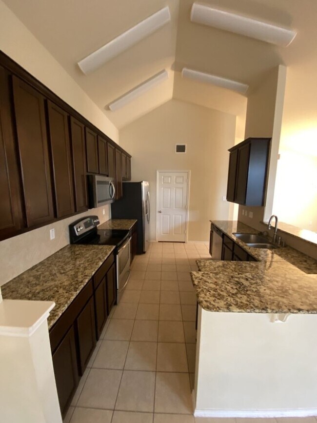 Building Photo - 3 Bed/ 2 Bath on 6105 Emilie Ln
