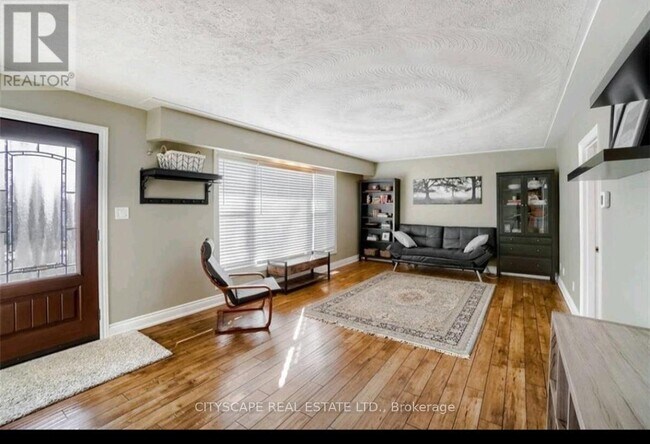 Building Photo - 202 E 44th St