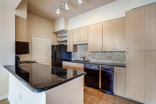 Building Photo - 3225 Turtle Creek Blvd