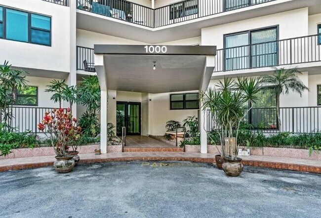 Foto del edificio - 1000 River Reach Dr
