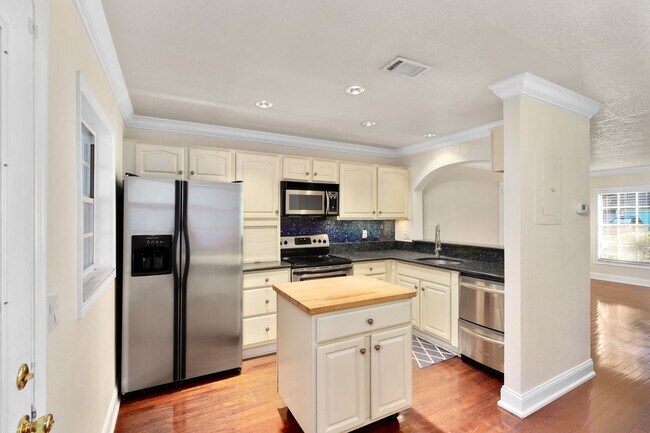 Foto del edificio - 2 bedroom, 2.5 bathroom in the Milk Distri...