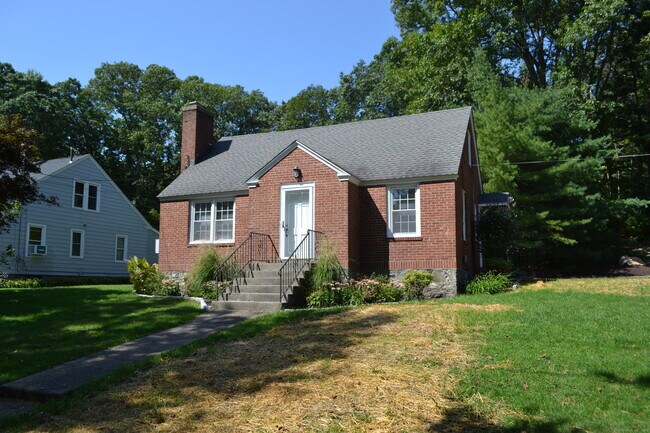 Building Photo - 885 Straits Turnpike