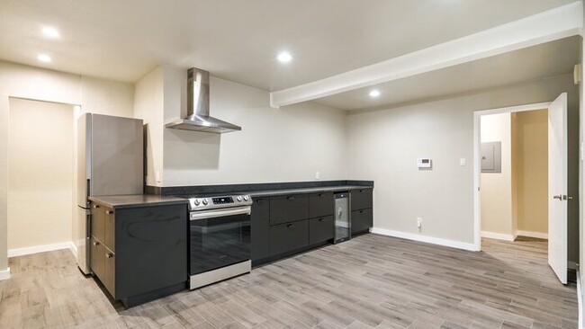 Building Photo - Turtle Creek Town Home